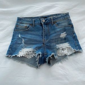 Aéropostale jean shorts.